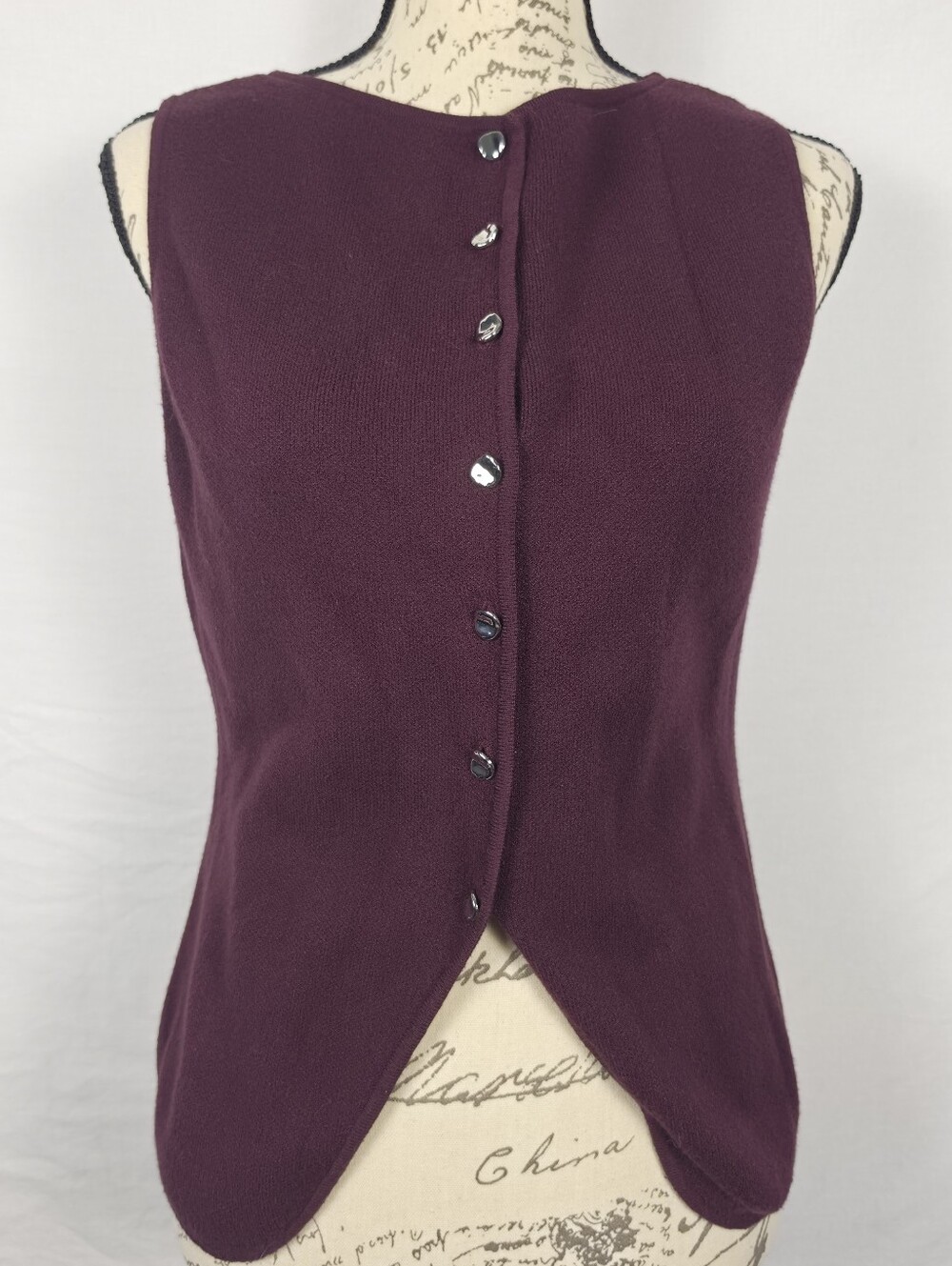 Song of Style by Aimee Song Plum Sleeveless Knit Top Back Button Split - M